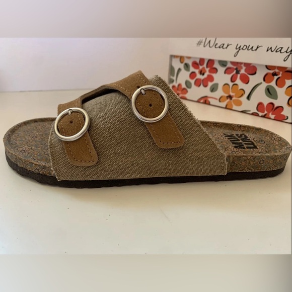 MUK LUKS Tan Buckle-Accent Valerie Terra Turf Sandal- Women Size 9 Women Sandals - Picture 10 of 13